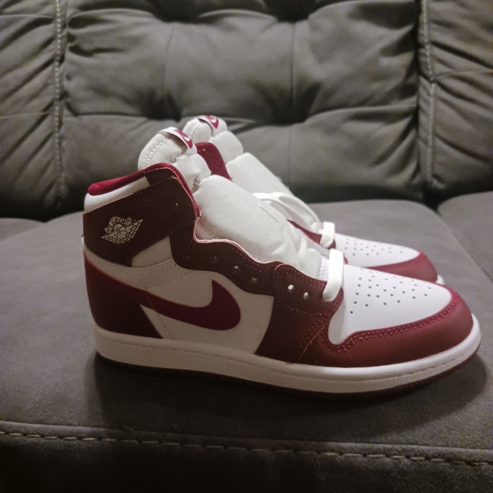 Nike Red and White Sneakers Classic Design w/Matching Shirt